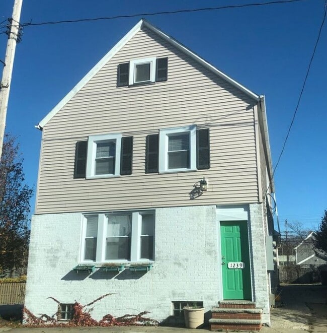 property at 1239 W 67th St