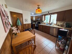 102 W Adams St, Unit R in Somerville, MA - Building Photo