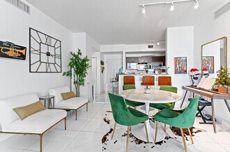 550 Okeechobee Blvd, Unit 1815 in West Palm Beach, FL - Building Photo - Building Photo