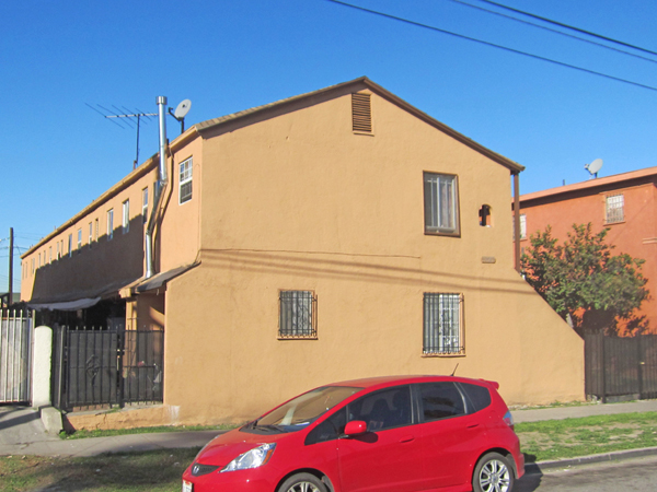 10957 S Figueroa St in Los Angeles, CA - Foto de edificio - Building Photo