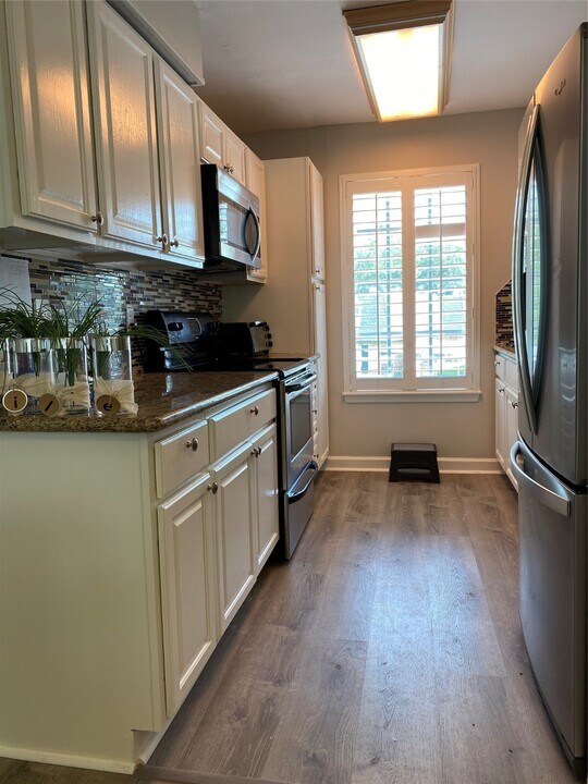 9003 Gaylord Dr in Houston, TX - Building Photo
