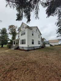 15361 Jefferson Hwy 99E SE in Jefferson, OR - Foto de edificio - Building Photo