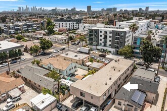 5115 Clinton St in Los Angeles, CA - Building Photo - Building Photo