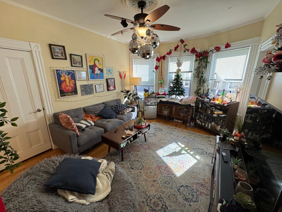 176 Elm St, Unit 2 in North Cambridge, MA - Building Photo