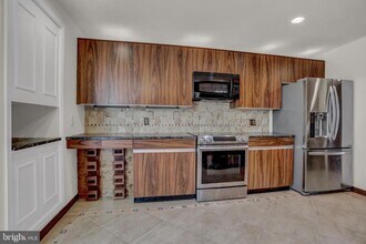 2 Coldwater Ct in Towson, MD - Foto de edificio - Building Photo