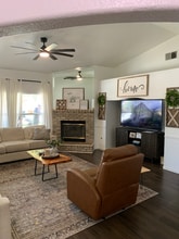 5886 W Menlo Ave in Fresno, CA - Foto de edificio - Building Photo