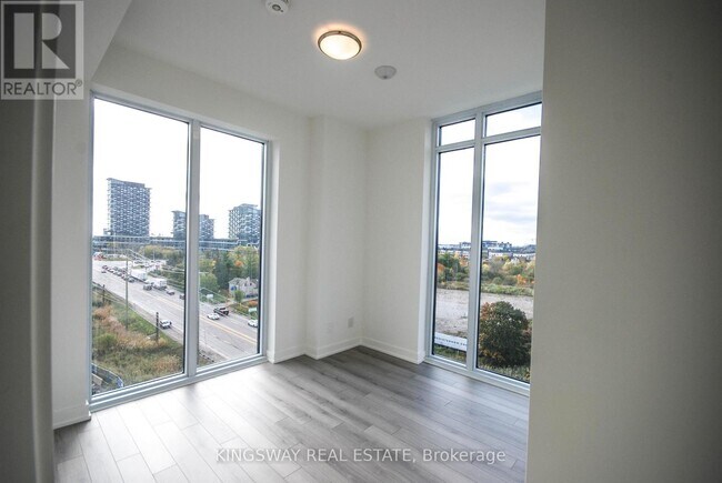 3071 Trafalgar Rd in Oakville, ON - Building Photo - Building Photo