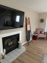 102 Chancellor Ct in Genoa City, WI - Foto de edificio - Building Photo