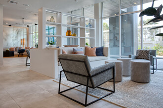 The Crest in Long Beach, CA - Foto de edificio - Interior Photo