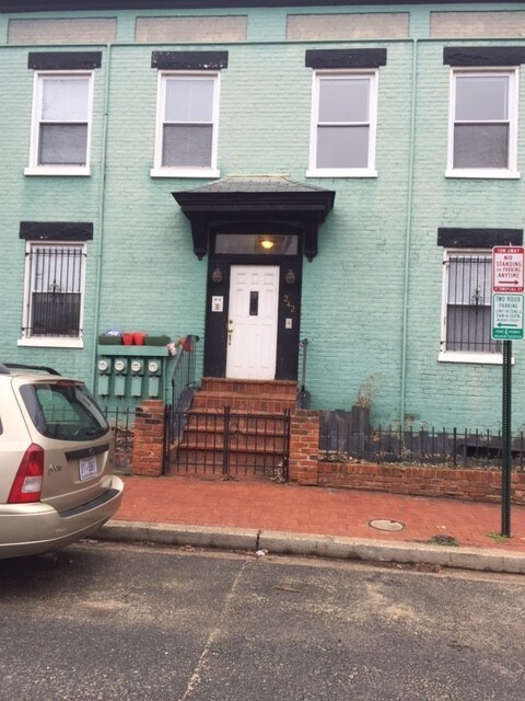 242 12th Pl NE, Unit 3 in Washington, DC - Foto de edificio