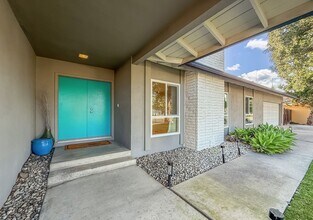 1251 Buckingham Dr in Thousand Oaks, CA - Building Photo - Building Photo