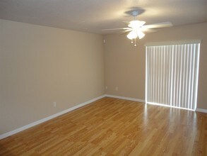 31015 Mandolin Cay Ave in Wesley Chapel, FL - Foto de edificio - Building Photo