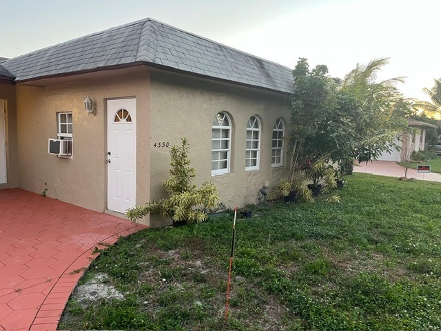 4330 NW 32nd Ct in Lauderdale Lakes, FL - Foto de edificio - Building Photo