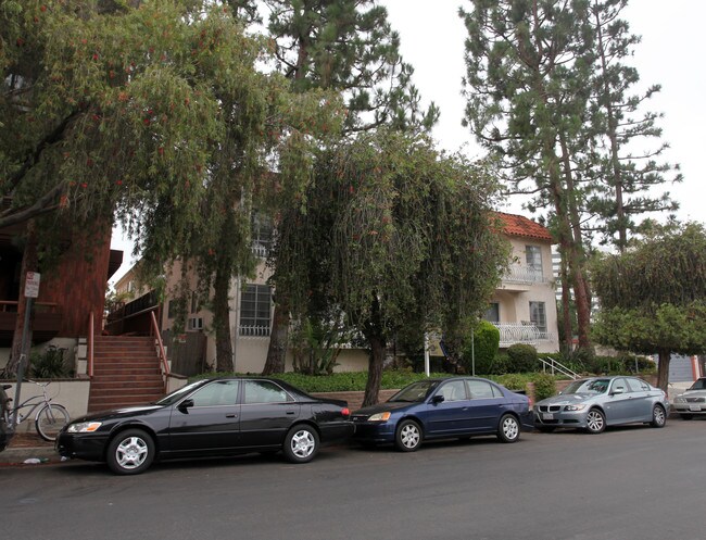 11988 Kiowa Ave in Los Angeles, CA - Foto de edificio - Building Photo
