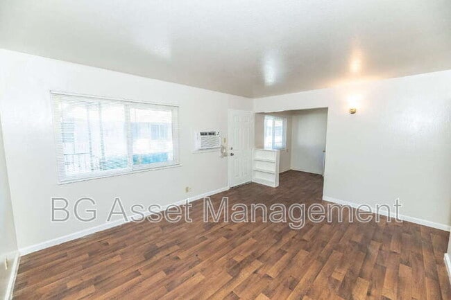 1932 Ethan Way in Sacramento, CA - Building Photo - Building Photo