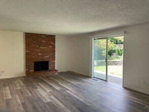 581 N Wexford Cir in Medford, OR - Building Photo - Building Photo