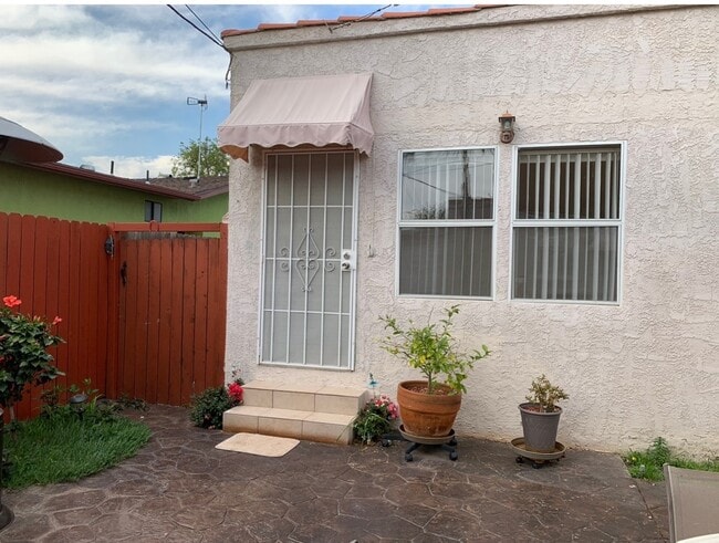 property at 628 W Lexington Dr