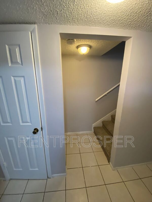 1832 Amberly Ave-Unit -Unit T4 in Orlando, FL - Building Photo - Building Photo