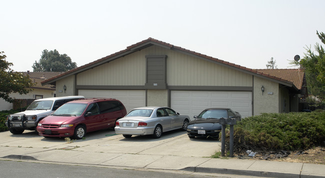 2527 Cathy Ct in Antioch, CA - Building Photo - Building Photo