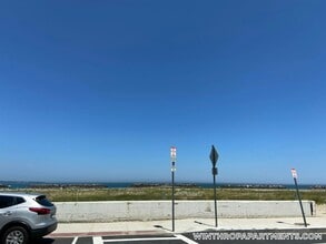 87 Winthrop Shore Dr, Unit 2 in Winthrop, MA - Foto de edificio - Building Photo