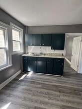 16 Vine St, Unit 1 in New Haven, CT - Building Photo - Building Photo