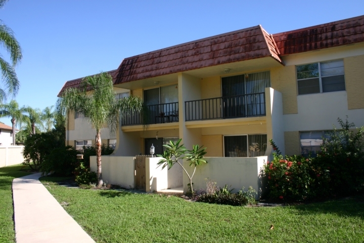 Hemingway at Stuart in Stuart, FL - Foto de edificio