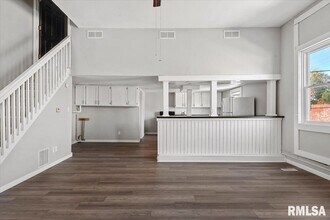 201 E Main St in Rochester, IL - Building Photo - Building Photo