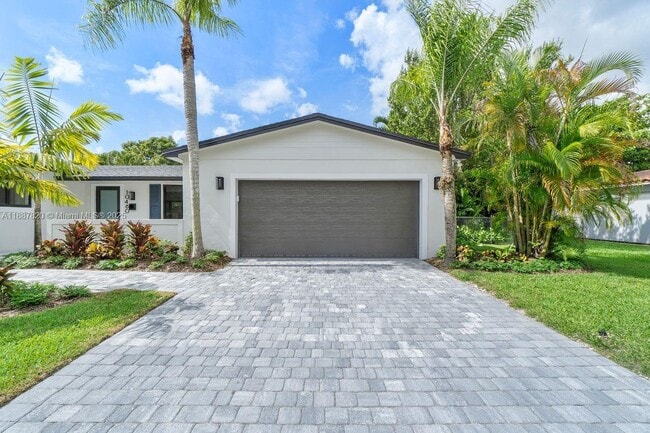 10460 SW 93rd St in Miami, FL - Building Photo - Building Photo