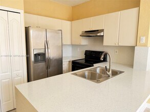 7080 NW 177th St in Hialeah, FL - Building Photo - Building Photo