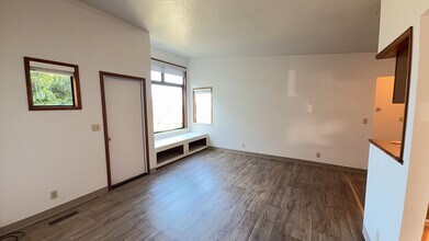 370 Chicago Ave SE-Unit -370 in Bandon, OR - Building Photo - Building Photo