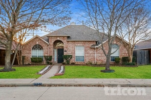 1041 Essex Dr in Cedar Hill, TX - Building Photo