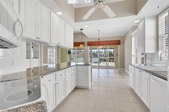 3888 Valentia Way in Naples, FL - Building Photo - Building Photo