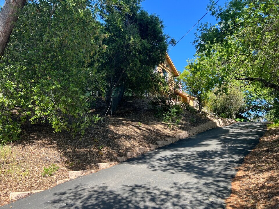 5760 Colodny Dr in Agoura Hills, CA - Building Photo