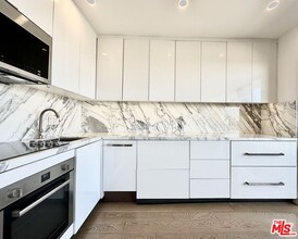 999 N Doheny Dr in West Hollywood, CA - Building Photo - Building Photo