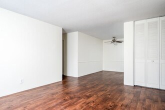 2655 Colfax Ave S in Minneapolis, MN - Building Photo - Interior Photo