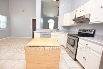 8212 Riverboat Dr in Tampa, FL - Foto de edificio - Building Photo
