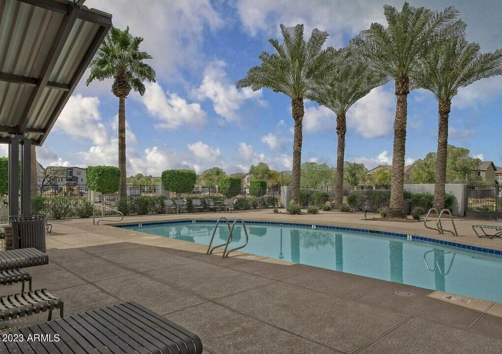 2286 E Hidalgo Ave in Phoenix, AZ - Foto de edificio