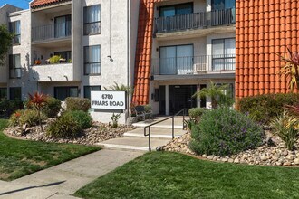 The Franciscan in San Diego, CA - Foto de edificio - Building Photo