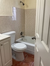 2441 SW 27th Ave in Miami, FL - Foto de edificio - Building Photo