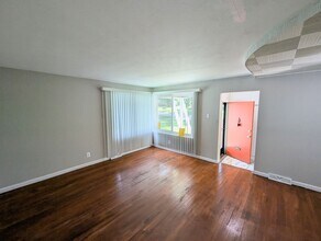 9935 Ashmont Dr in St. Louis, MO - Building Photo - Building Photo