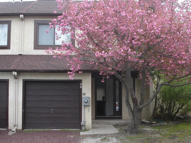 property at 90-95 5 Crown Royal Cir