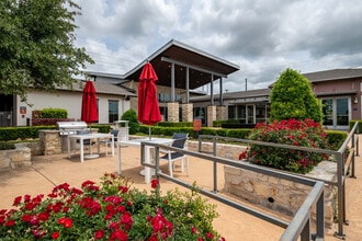 Villas on the Hill in Temple, TX - Foto de edificio - Building Photo