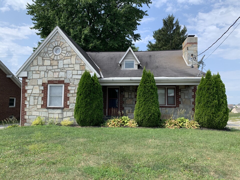 2167 Baltimore Pike in Hanover, PA - Foto de edificio