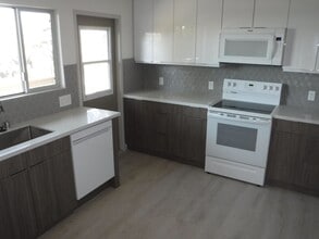 9120 San Juan Pl in La Mesa, CA - Building Photo - Building Photo