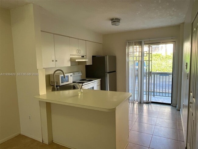 5300 W 21st Ct in Hialeah, FL - Building Photo - Building Photo