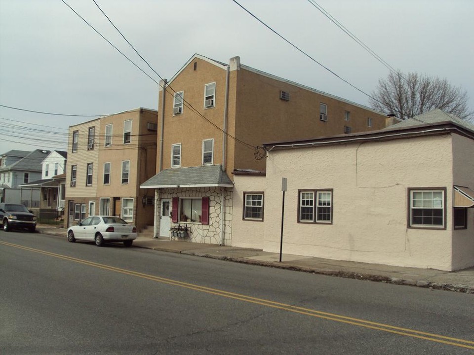 1807-1815 Chichester Ave in Boothwyn, PA - Building Photo