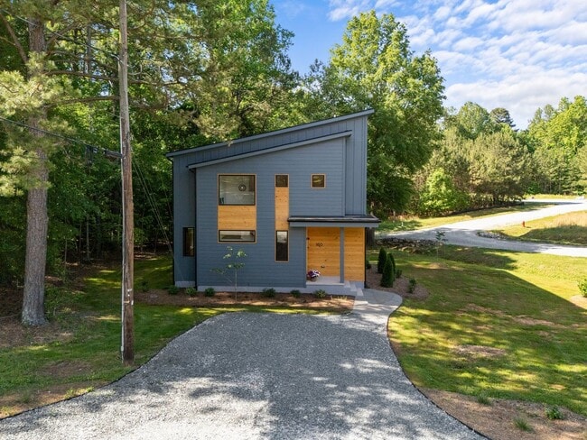 160 Daphine Dr in Hillsborough, NC - Building Photo - Building Photo