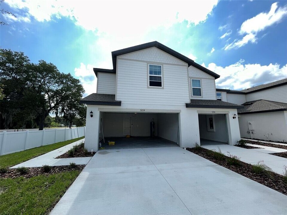 5224 New Friendship Pl in Tampa, FL - Building Photo