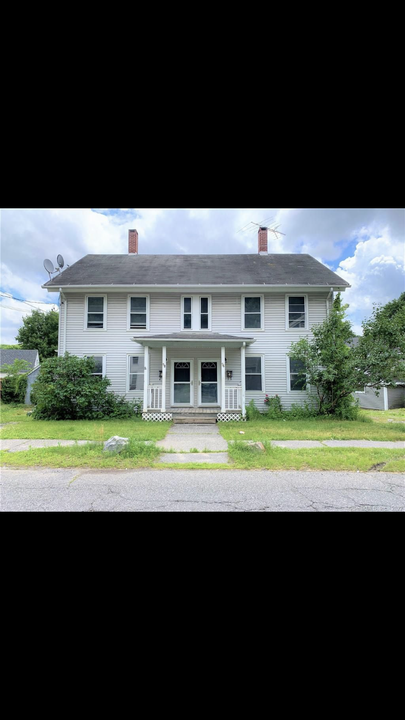 96 Elm St in Winsted, CT - Building Photo