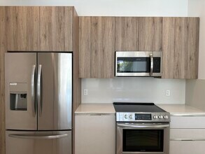 815 NE 17th Ave in Fort Lauderdale, FL - Building Photo - Building Photo